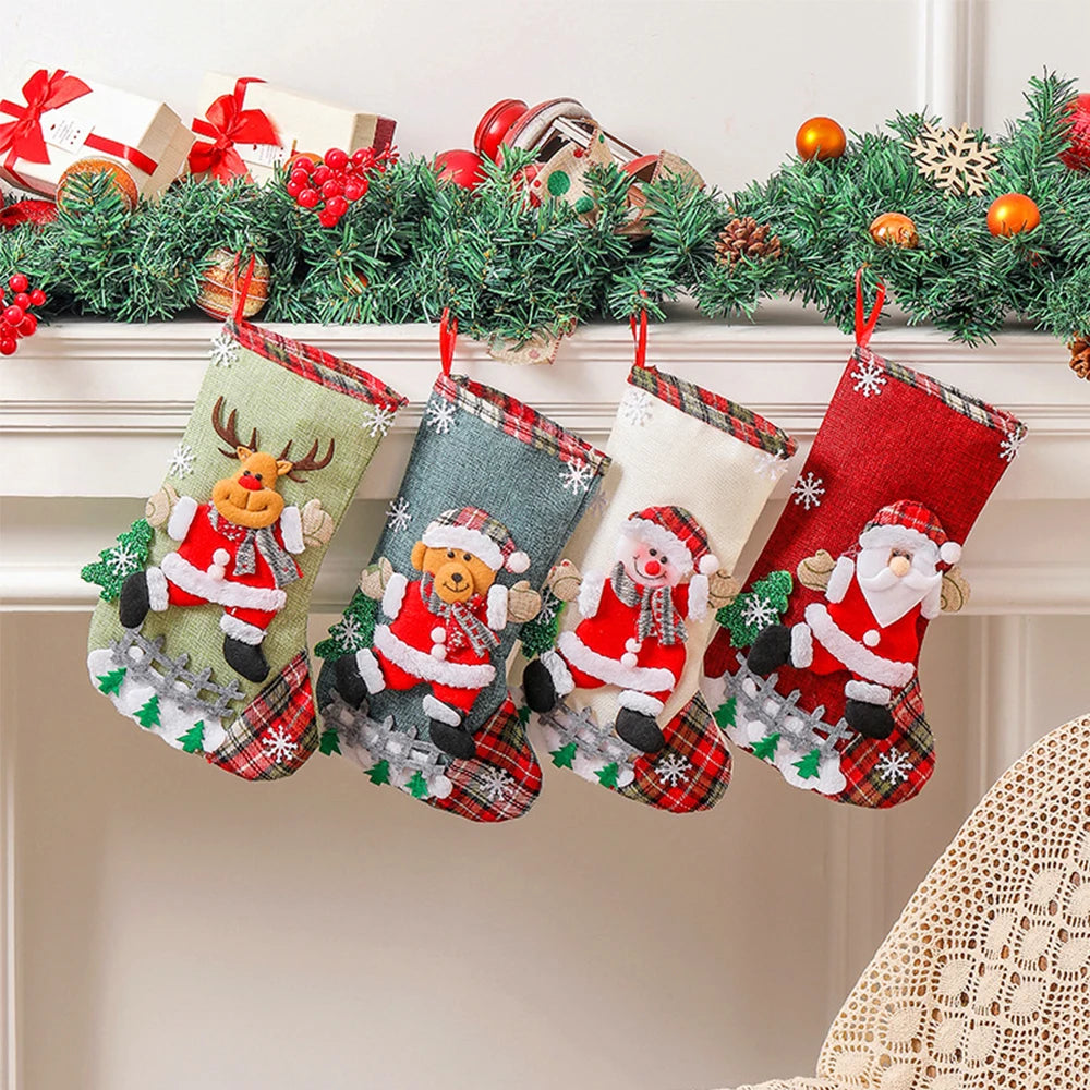 Lot de Chaussettes de Noël – Modèles Père Noël, Bonhomme de Neige, Ours et Renne, Décorations Festives en Peluche pour Cadeaux et Friandises Vibella